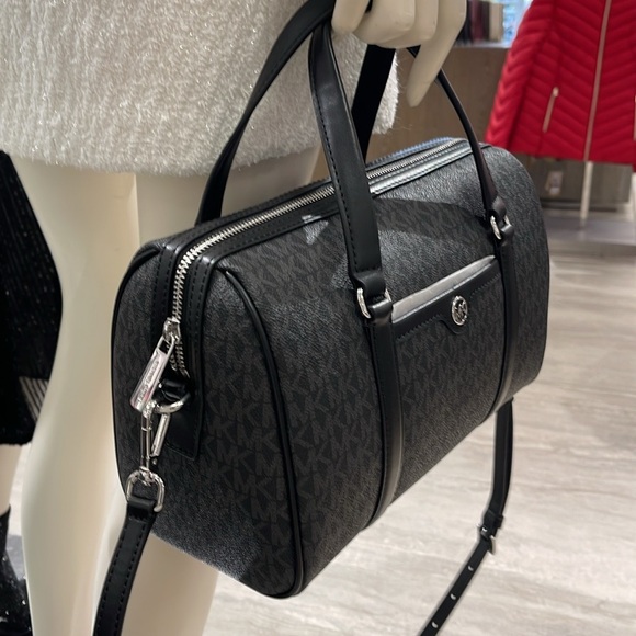 MICHAEL KORS JST TRAVEL MEDIUM DUFFLE SATCHEL SHOULDER CROSSBODY BAG MK BLACK - Picture 13 of 16